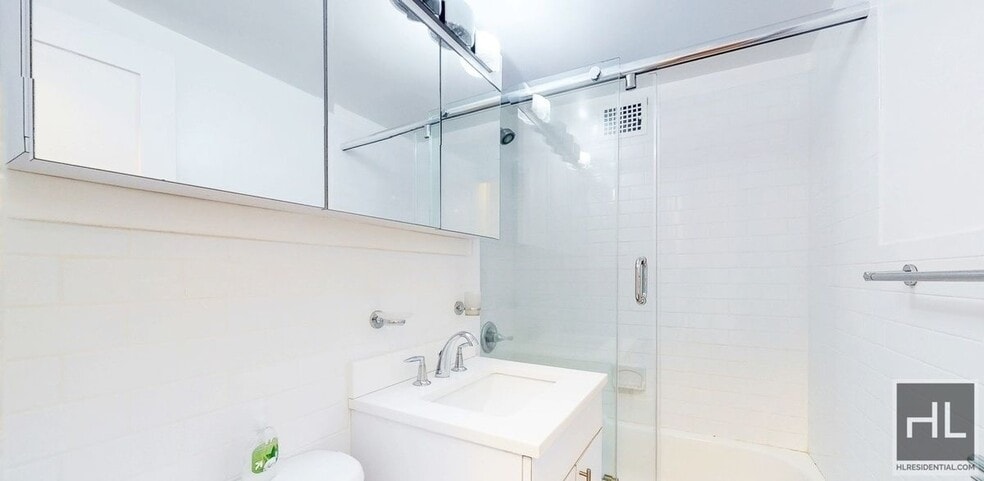 Building Photo - E 16 ST