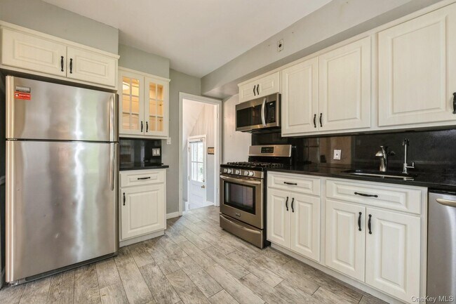 Building Photo - 212 Fernwood Terrace