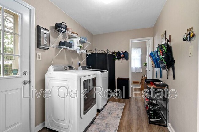 Building Photo - 4505 Wishart Rd