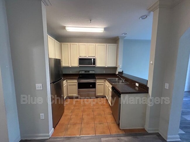 Building Photo - 14200 Avalon Rd