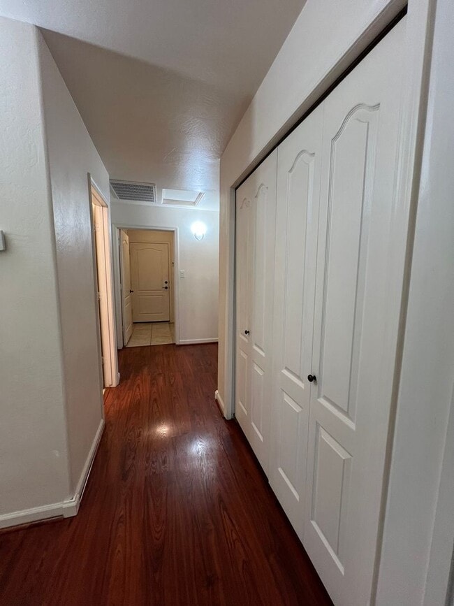 Building Photo - 4 BEDROOM IN BARKLEY RANCH!