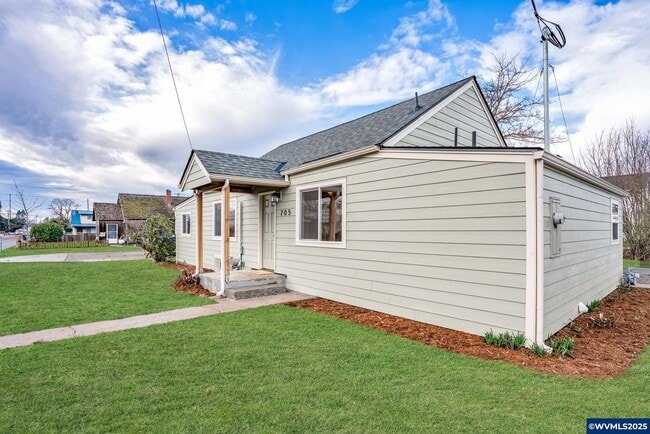 Building Photo - Fully Remodeled 2 Bedroom on a corner lot!