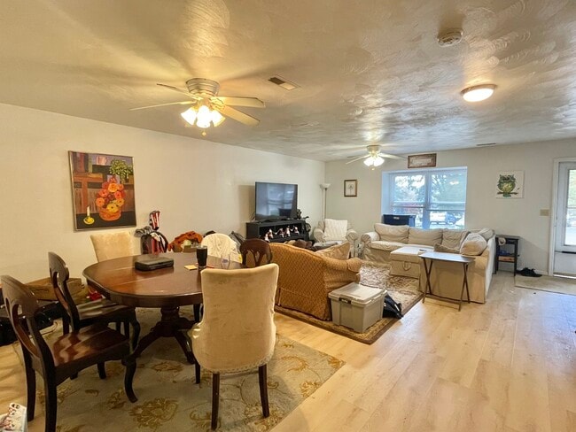 Building Photo - 200 Janie Ln