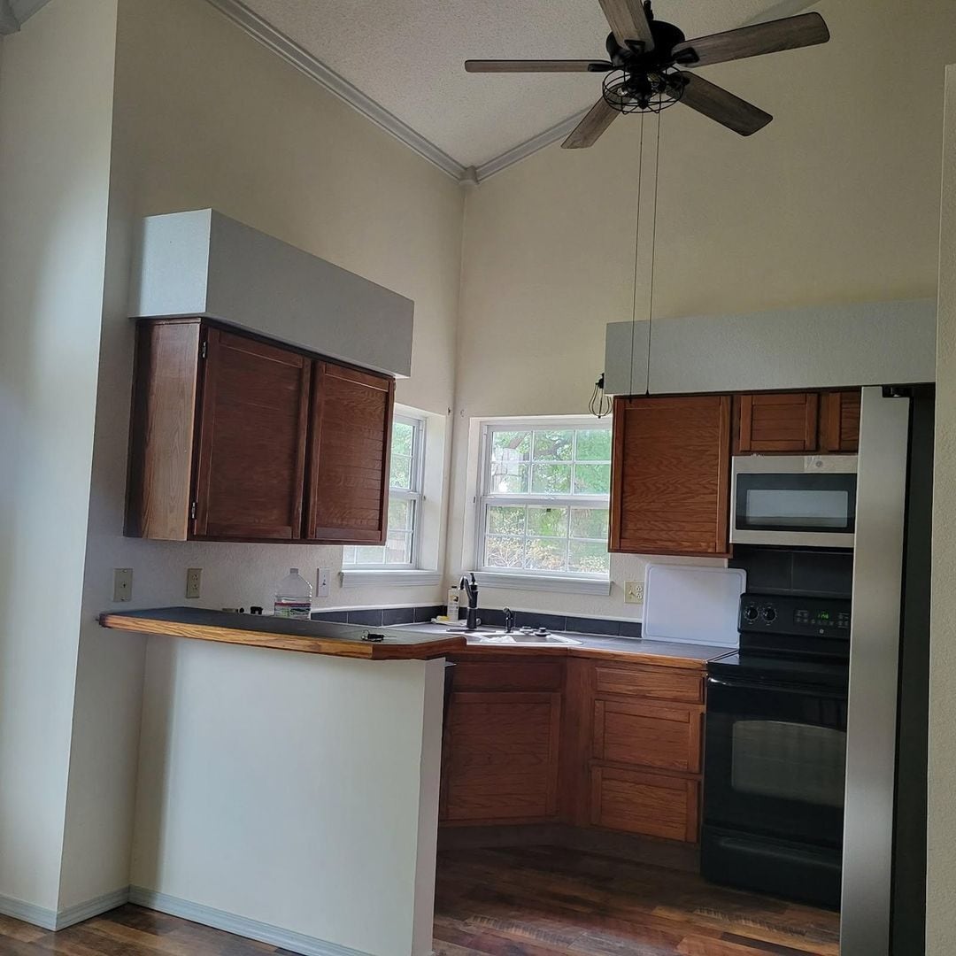 Building Photo - 1050 Crandall Dr