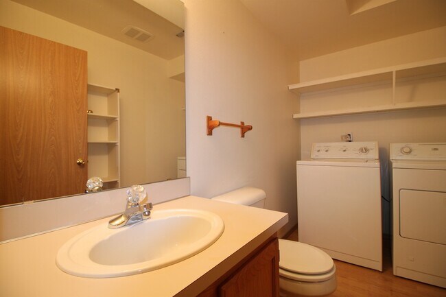 Building Photo - 3 Bed 2.5 Bath - Shannon Forest - Hillcrest - Pet Friendly - NAS Whidbey