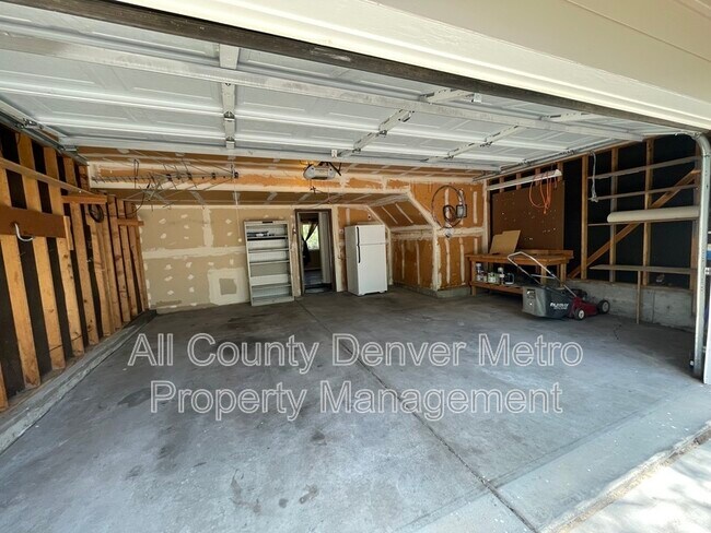 Building Photo - 6534 Zinnia St