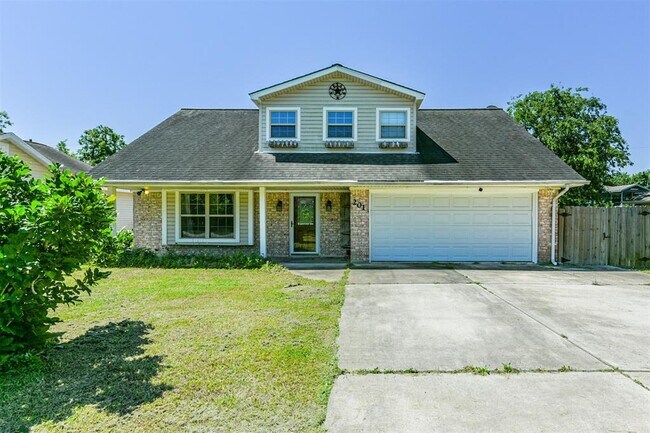 Primary Photo - 201 Meadowlawn St
