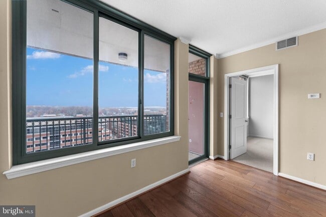 Building Photo - 851 N Glebe Rd