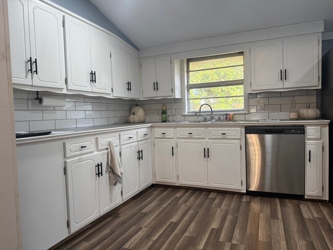 Building Photo - 119 S Mcsweyn Pl