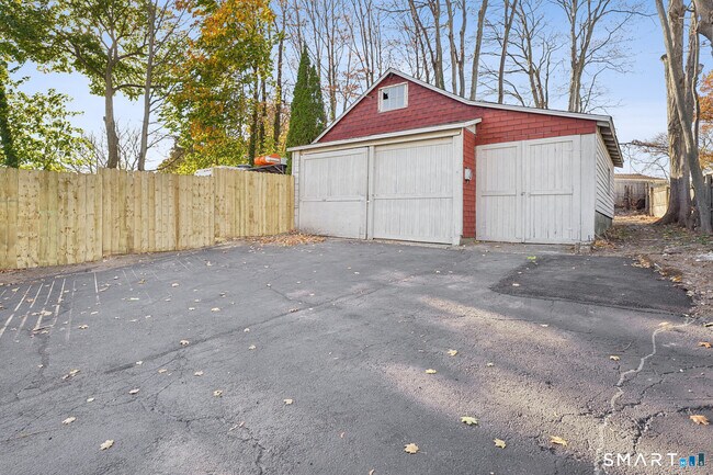 Building Photo - 21 Soundview Ave