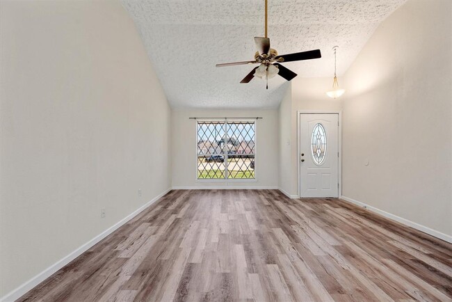 Building Photo - 3706 Westmeadow Dr