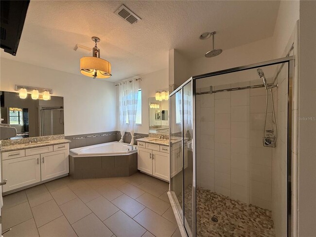 Building Photo - 10701 Laurel Vista Way