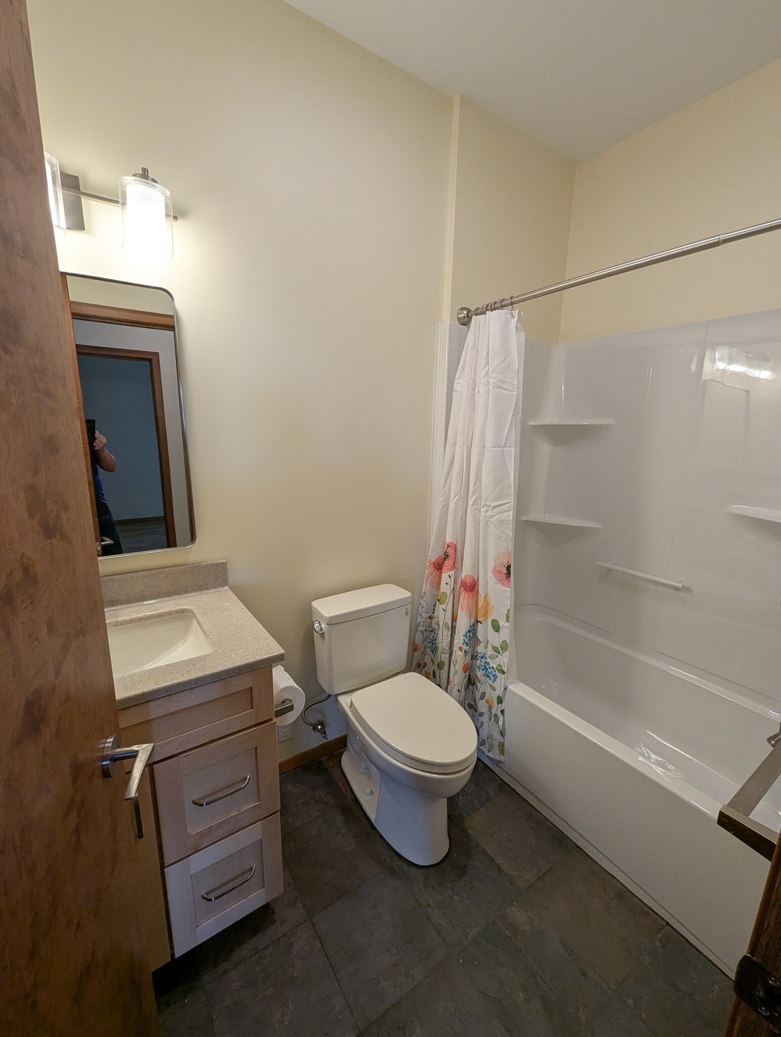 Bath - 144 Upper Bluff Rd