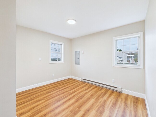 Building Photo - 715 Newhall St