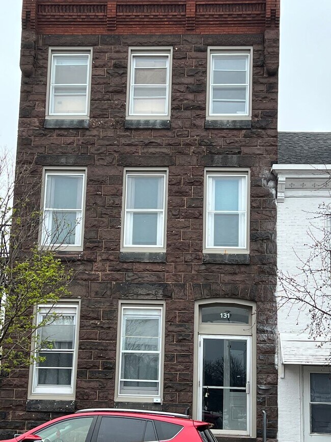 Building Photo - 131 S 3rd St