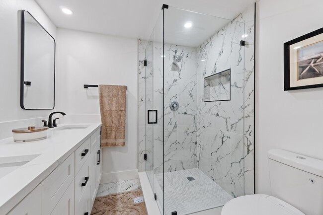 Building Photo - 3052 30th Ct