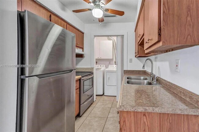 Building Photo - 812 SW 13th St