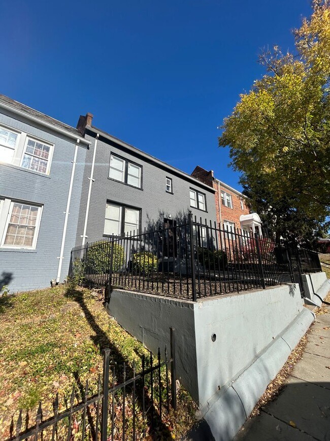 Building Photo - 25% Off Dec Rent for 12/15/25 Lease up BAND NEW 2 + 1 /// low utilities