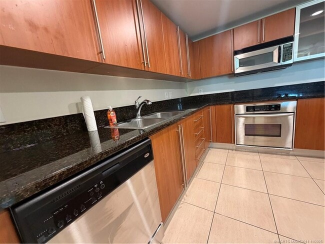 Building Photo - 610 Clematis St