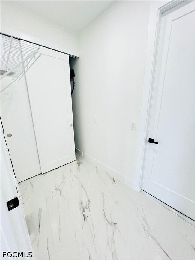 Building Photo - 1422 NE 20th St