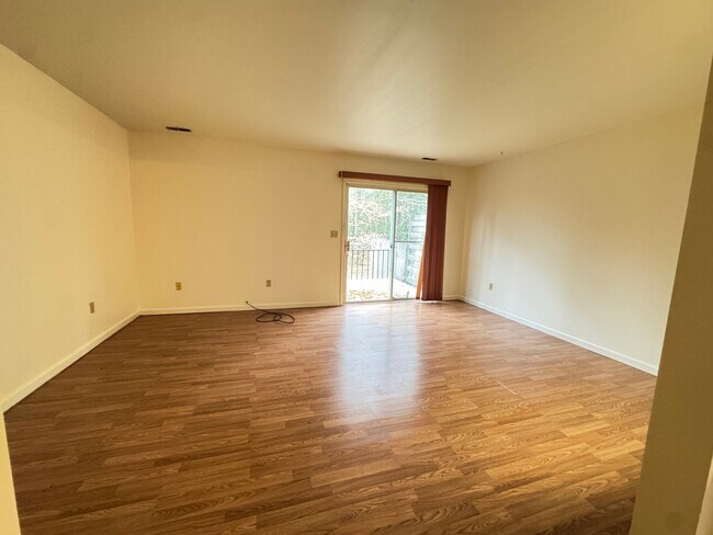 Building Photo - 16136 Clarence Ct