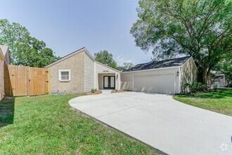 Building Photo - 12014 Briar Forest Dr