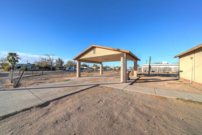 Building Photo - 102 Adams St