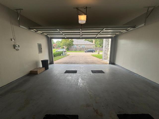 Building Photo - 2208 Wildwood Ln