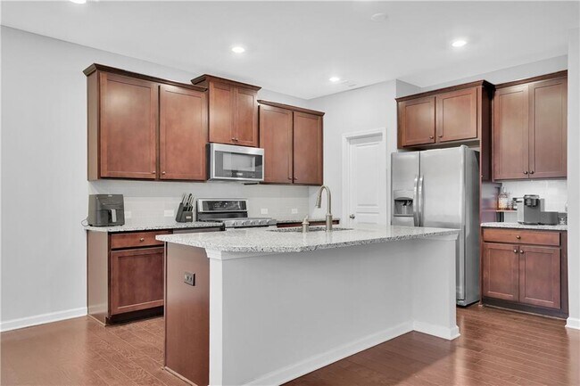 Building Photo - 2375 Woodmarsh Cir