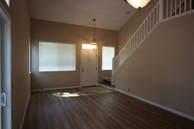 Building Photo - 4 Bedroom Home in Cloverdale