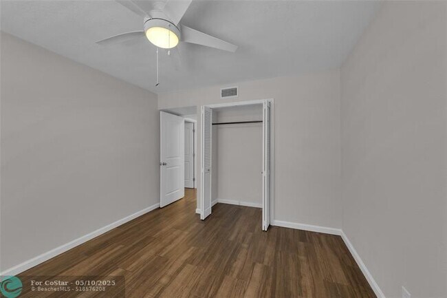 Building Photo - 160 Cypress Club Dr