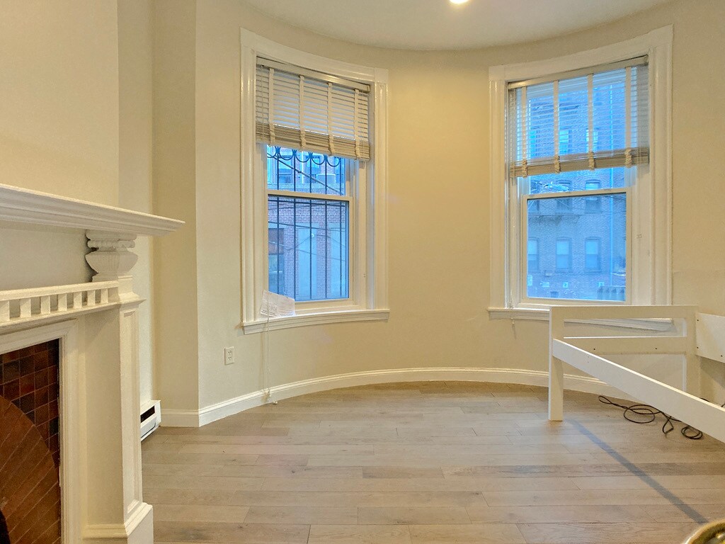 Building Photo - 74 Saint Stephen St