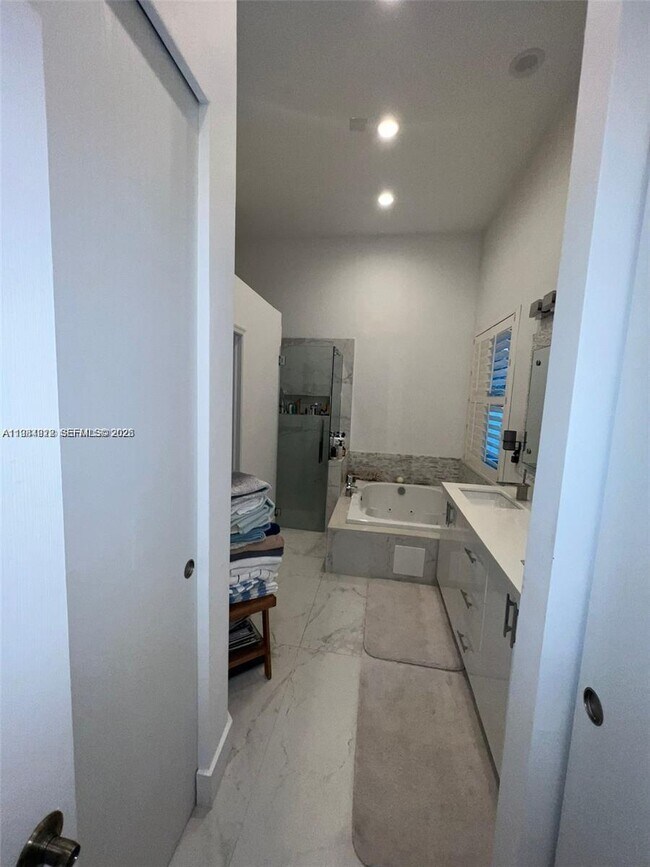 Building Photo - 5283 SW 33rd Way