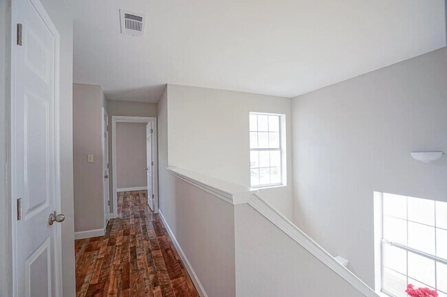 Building Photo - 224 Twin Lakes Ln