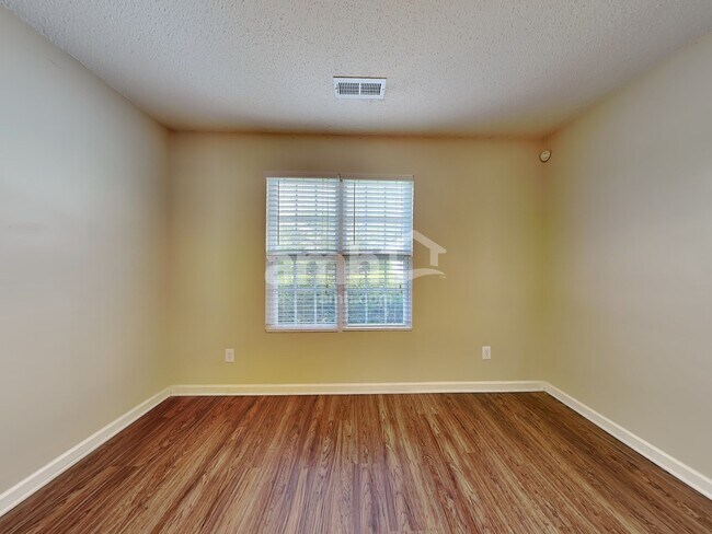 Building Photo - 3087 Canterbury Park Dr