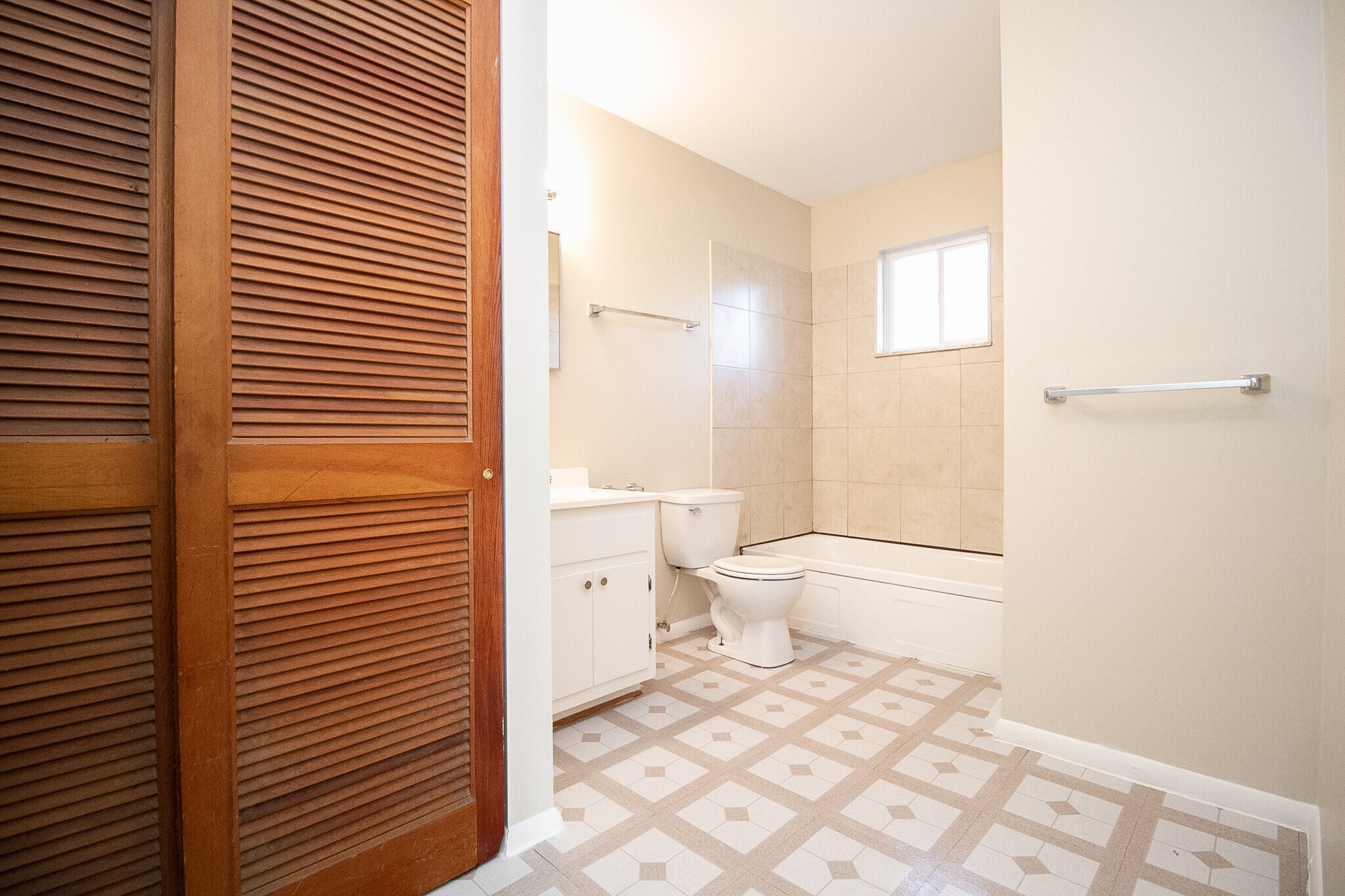 Building Photo - 1597 Walbridge Ave