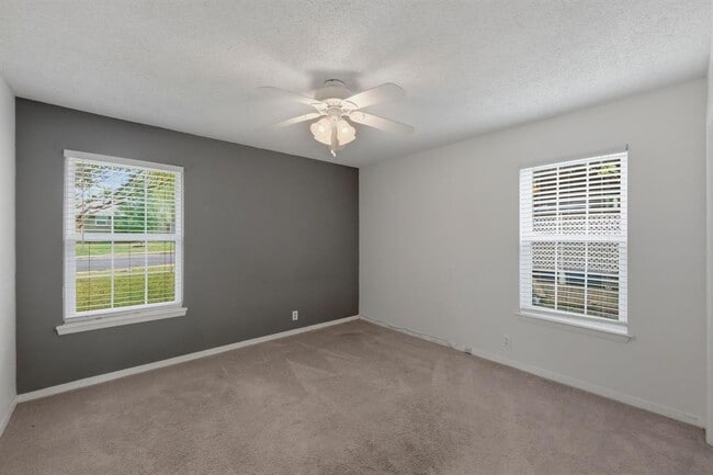 Building Photo - 5704 Cedardale Dr
