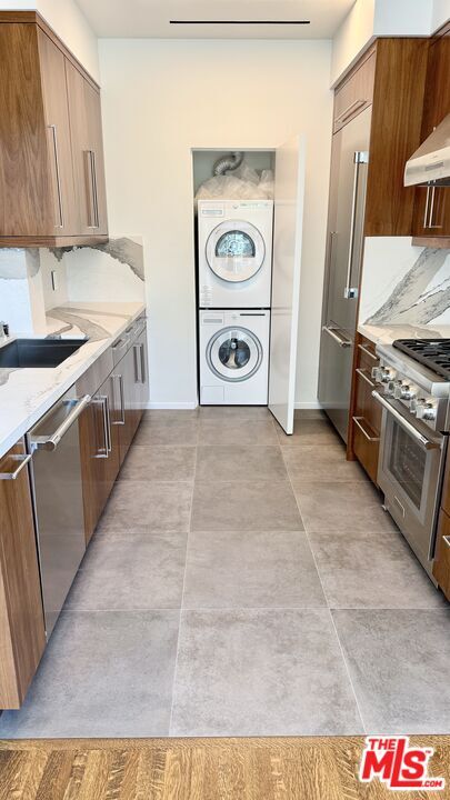 Building Photo - 1302 N Sweetzer Ave