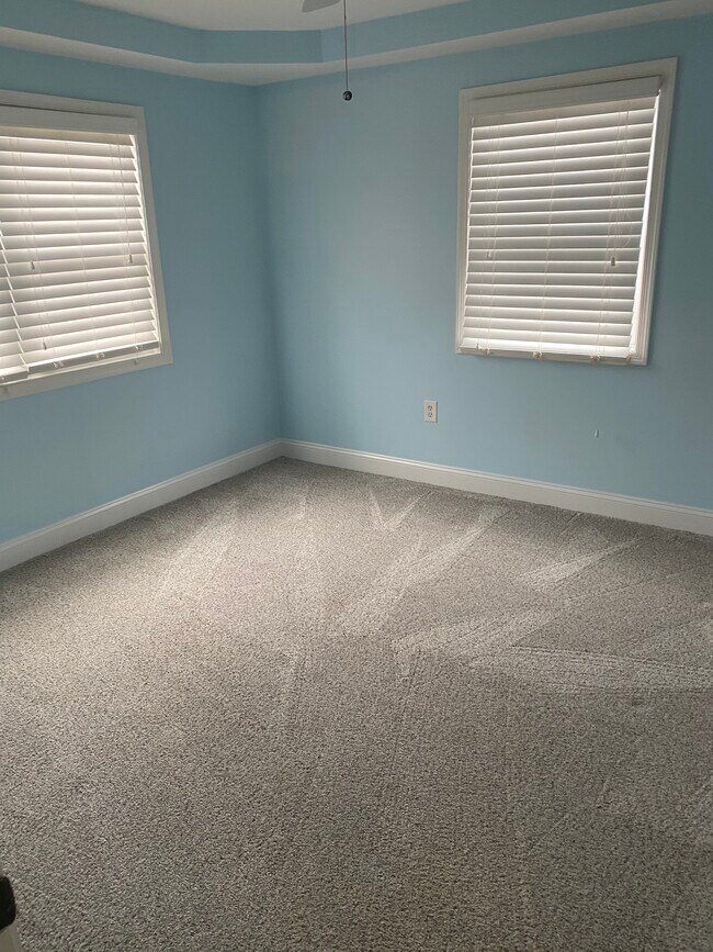 Building Photo - 674 Park Ave