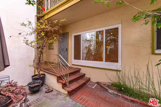 Building Photo - 1208 N Crescent Heights Blvd