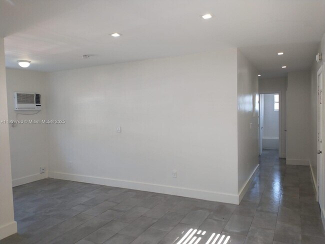 Building Photo - 17031 NE 21st Ave