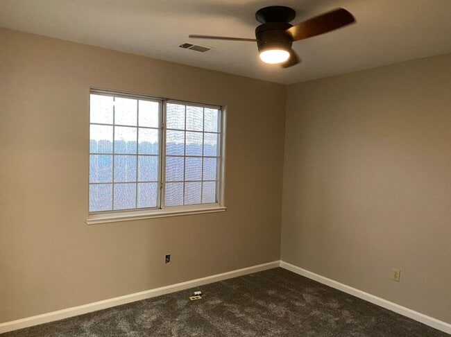 Building Photo - 4 bedroom with a 3 car garage!