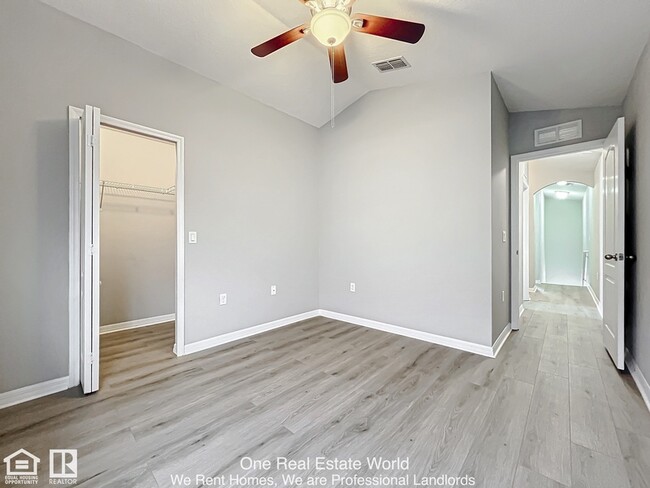 Building Photo - 5361 Windsor Lake Cir