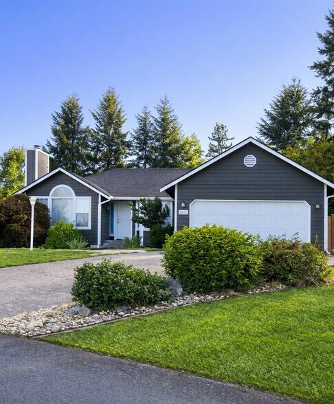 Building Photo - 1915 157th St E