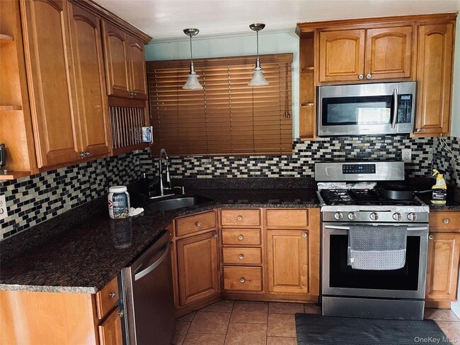 Building Photo - 276 Benson Ave