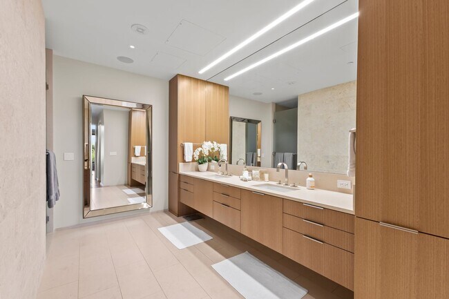 Building Photo - Park Lane 5305 - 3BR w/Swimming Pool and Yard!