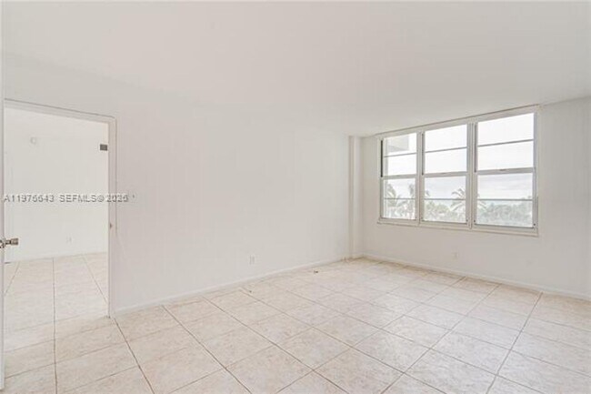 Building Photo - 5161 Collins Ave