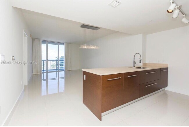 Building Photo - 465 Brickell Ave