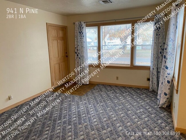 Building Photo - Cozy and Charming 2 Bedroom, 1 Bathroom Ho...