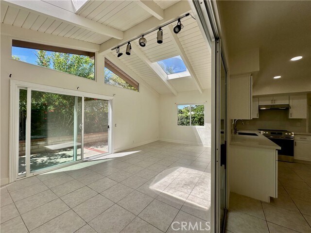 Building Photo - 15 Butler St